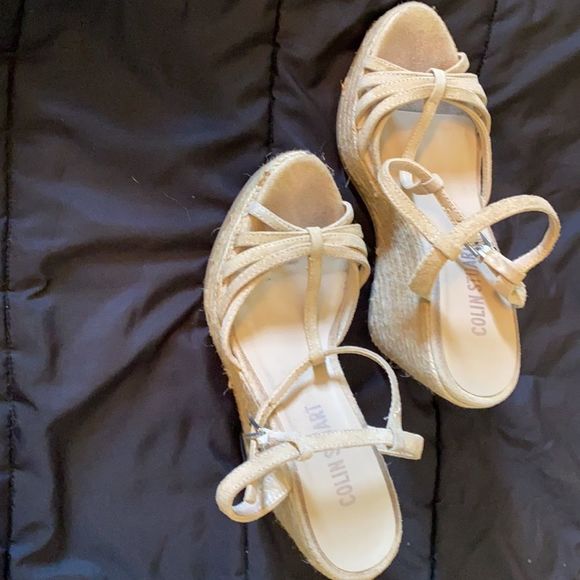 Size 6 M wedged Heels Color: tan - Picture 2 of 9